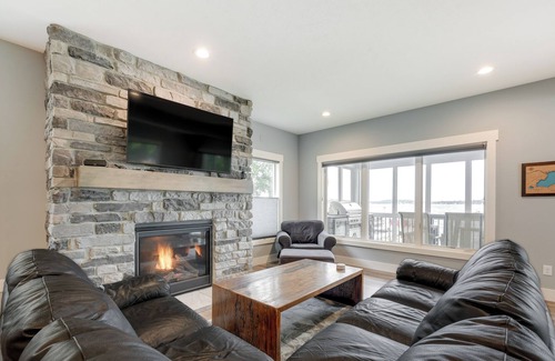 Sturgis House | Lakefront Retreat: Private Dock, Kayaks & Grill!