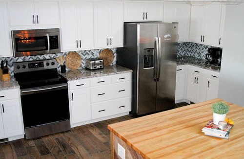Canadian House | Lakefront Retreat - Stunning Views, Huge Kitchen & Neighborhood Boat Ramp