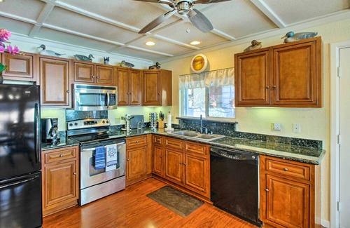 Clearlake Park House | Lakefront Retreat w/Dock, Paddle Boards & Kayaks!
