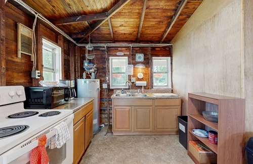 South Hero House | Lakefront retreat with kayak, dock, Adirondack chairs, & stellar views - dogs ok