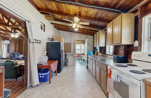 South Hero House | Lakefront retreat with kayak, dock, Adirondack chairs, & stellar views - dogs ok