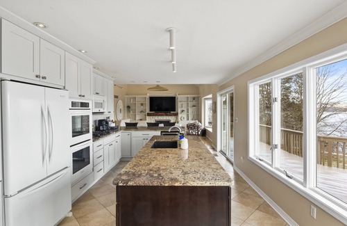 Holcomb House | Lakefront Retreat with Breathtaking Views!