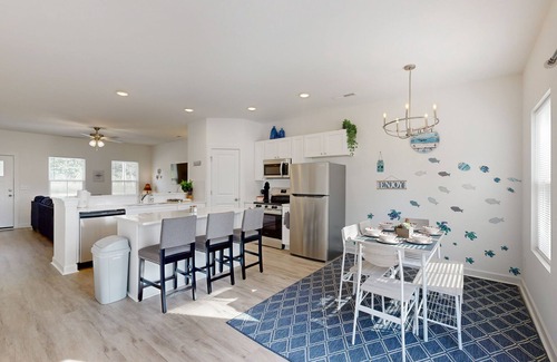 Southmont House | Lakefront retreat with furnished deck, dock, firepit, washer/dryer, & AC