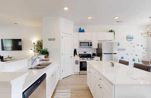 Southmont House | Lakefront retreat with furnished deck, dock, firepit, washer/dryer, & AC