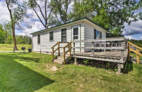 Dent House | Lakefront Retreat with Boat Rentals, Beach and Bar