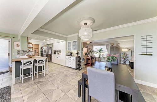 Venice Gardens House | Lakefront Retreat with pool, close to beach!