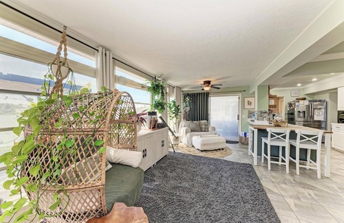 Venice Gardens House | Lakefront Retreat with pool, close to beach!