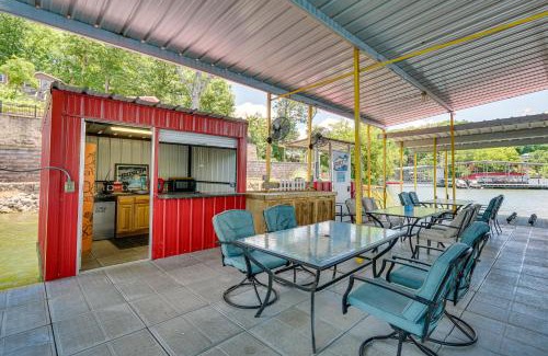 Rocky Mount House | Lakefront Rocky Mount Main House with 3 Cabins!
