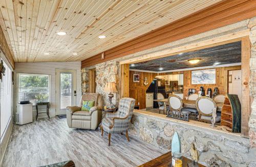 Rocky Mount House | Lakefront Rocky Mount Main House with 3 Cabins!
