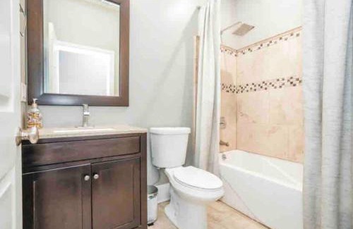 South Shore Villa | Lakefront Rooftop Parking