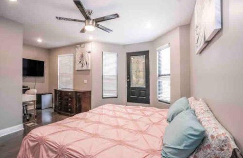South Shore Villa | Lakefront Rooftop Parking