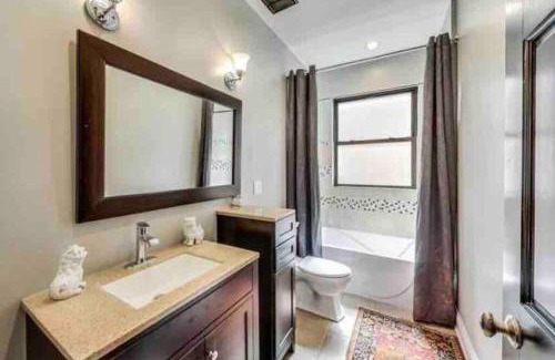 South Shore Villa | Lakefront Rooftop Parking