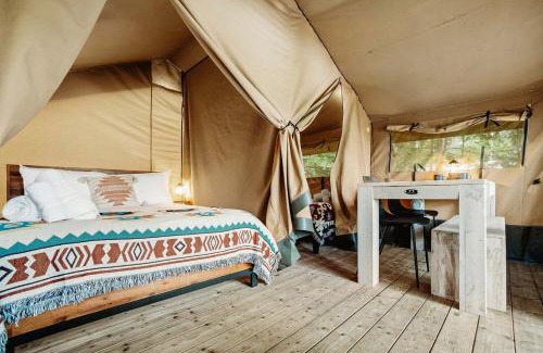 North Woodstock Other | Lakefront Safari Tent with Fire Pit and Sauna in North Woodstock, New Hampshire