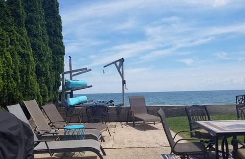 Stony Point House | Lakefront! Sandy Beach! Lake Erie Fishing! 4BR/kayaks/PRIVATE!