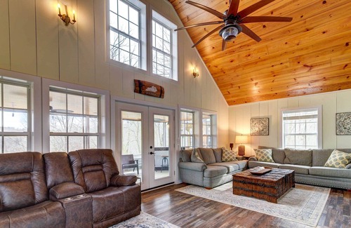 Scottsville House | Lakefront Scottsville Retreat w/Private Dock!