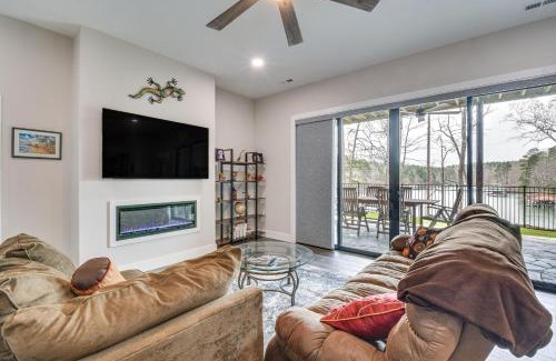 Seneca Apartment | Lakefront Seneca Vacation Rental with Shared Dock!