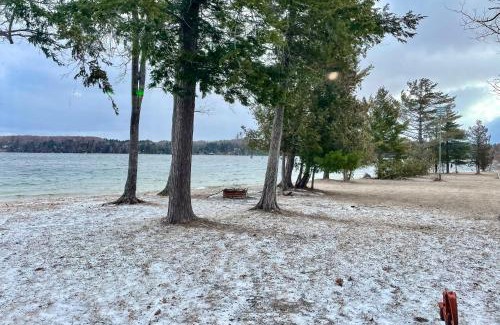 Traverse City House | Lakefront Serenade