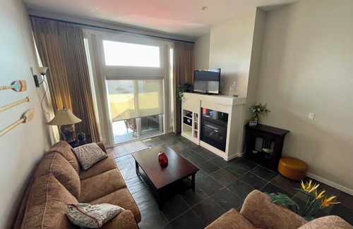 Scotch Creek House | Lakefront Shuswap townhouse in Scotch Creek (Buoy, private beach & pool/hot tub)