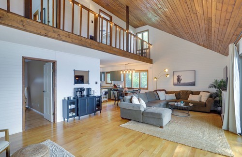 Sister Lakes House | Lakefront Sister Lakes Vacation Rental w/Dock!