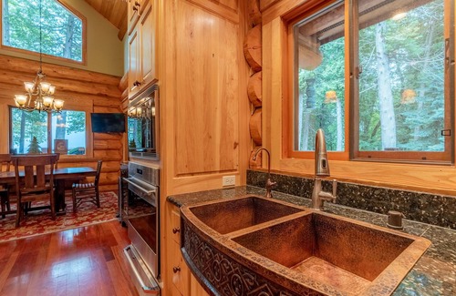 Idlewild Cabin | Lakefront, Sleep16! Amazing Fishing! Game Room!