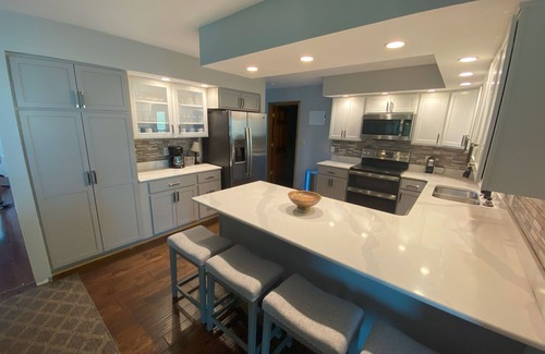Marion House | Lakefront! Sleeps 10, 2 covered boat slips, swim dock, diving deck, kayaks