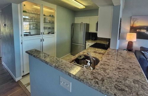 North Shore Condo | Lakefront SML penthouse with stunning mountain-lake views, pools, beach, + more!