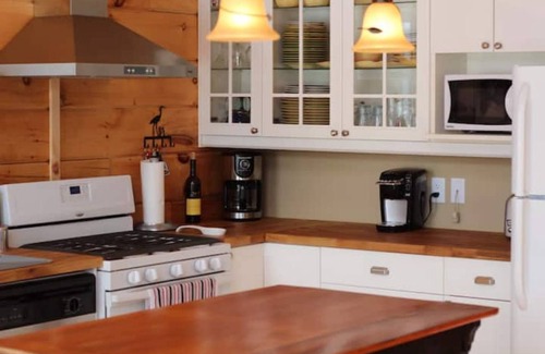 Highlands East Cottage | Lakefront South Algonquin Paradise