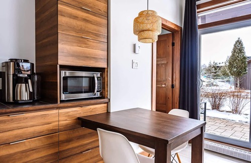 Lac Superieur Village Condo | Lakefront Studio with Resort, Mountain View