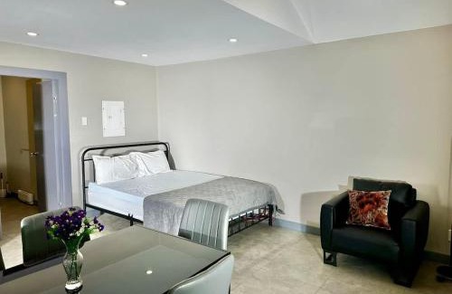 Carling House | Lakefront Studio Cottage #7