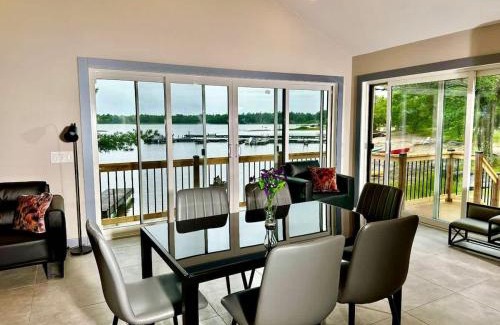 Carling House | Lakefront Studio Cottage #7