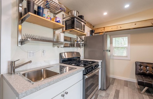 Lutz House | Lakefront Studio - Cozy - Stunning Views