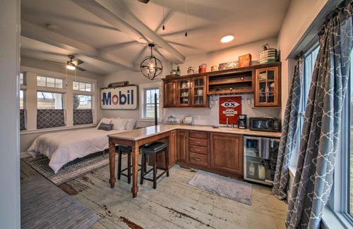 New Haven Apartment | Lakefront Studio Guest Home on Hermann Wine Trail!
