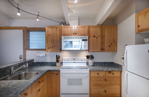 Polson Condo | Lakefront Studio near Glacier!