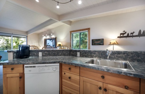 Polson Condo | Lakefront Studio near Glacier!