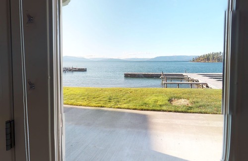 Polson Apartment | Lakefront studio on Flathead Lake with desk, shared yard & swimming docks
