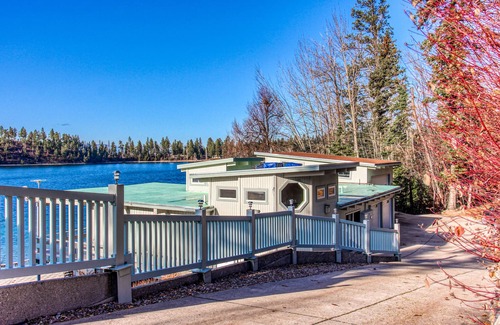 Polson Apartment | Lakefront studio on Flathead Lake with desk, shared yard & swimming docks