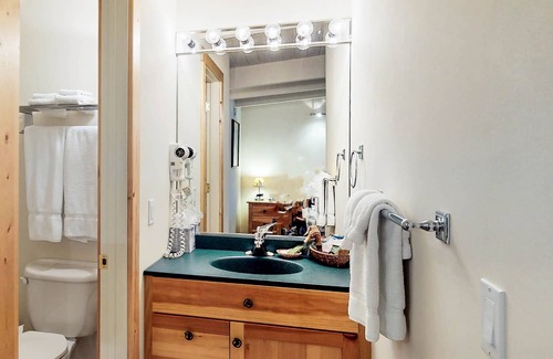 Polson Apartment | Lakefront studio with bay views, AC, balcony, dock for swimming & kayaking