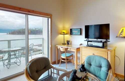 Polson Apartment | Lakefront studio with bay-view balcony, AC, docks for swimming & kayaking