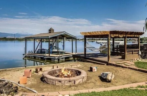 Longmont House | Lakefront STUNNER 15 minutes from Boulder