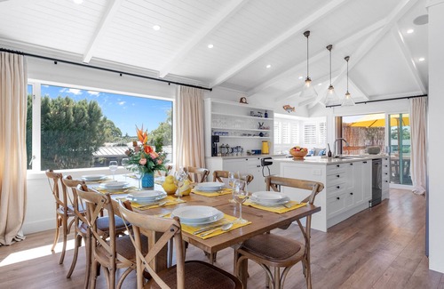 Waitahanui House | Lakefront Style - Lake Taupo Holiday Home