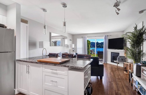 Shawnigan Lake Condo | Lakefront Suite at Shawnigan Lake Beach Resort