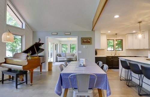 Sunburg House | Lakefront Sunburg Vacation Rental w/Boat Dock!