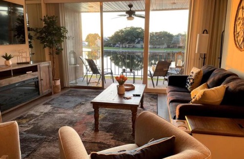 Walden on Lake Conroe Condo | Lakefront Sunrise Retreat