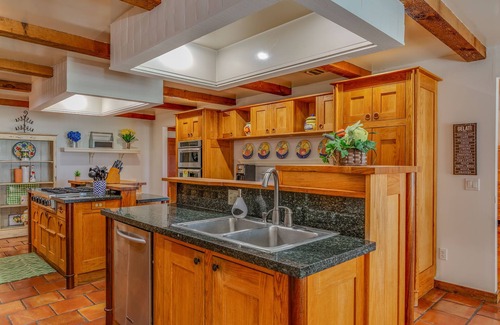 Putnam Hall House | Lakefront Sunsets & Designer Interiors