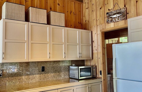 Head Lake Cottage | Lakefront Sunsets Gorgeous Cottage at Kawartha Lakes