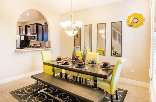 Loughman House | Lakefront Sunsets, Private Pool, Lazy River, Clubhouse & 24~7 Owner Support