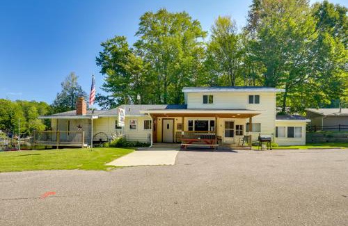 Suring House | Lakefront Suring Home with Pool Table and Views!