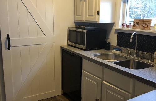 St. Albans House | Lakefront Three Bedroom Cottage