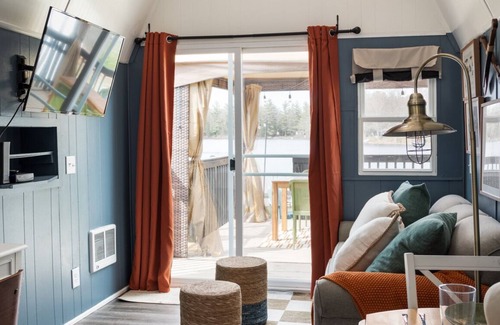 Bitely Cottage | Lakefront Tiny-Home w/ HotTub, Sauna, Pontoon, & Kayaks