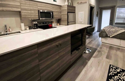 Vernon Condo | Lakefront Top Floor Suite w/resort amenities
